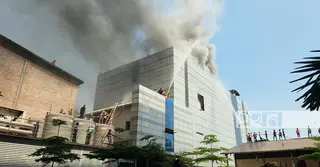 গাজীপুরে ওষুধ কারখানায় আগুন, নিয়ন্ত্রণে ১৪ ইউনিট
